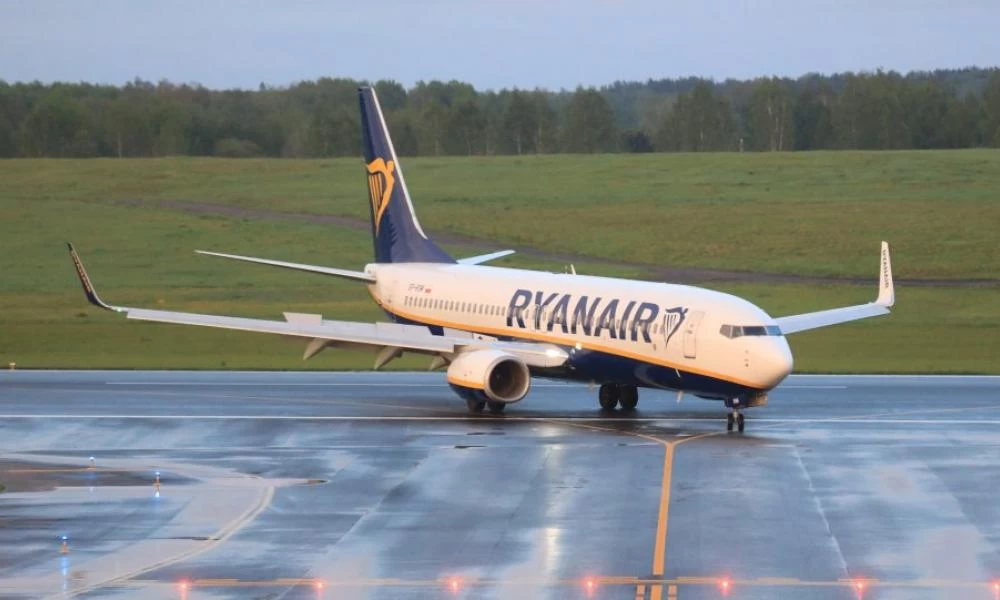 Πτήση της Ryanair έκανε αναγκαστική προσγείωση έπειτα από προειδοποίηση για βόμβα